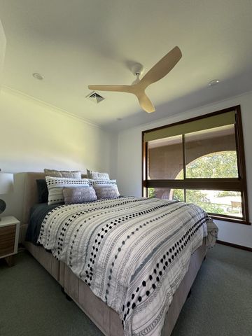 Fully furnished refined elegance with exceptional outlook. 1 Year lease only - Photo 5