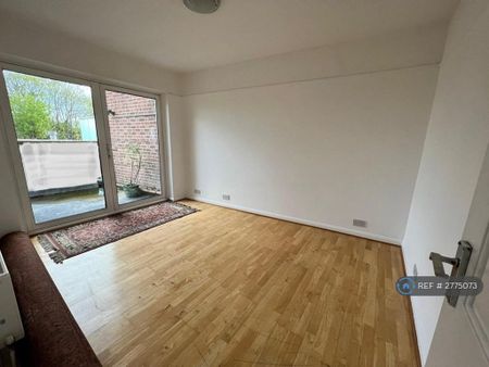 4 bedroom flat to rent - Photo 3