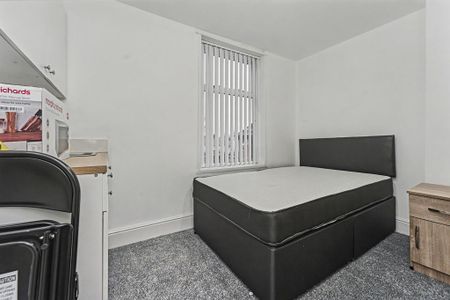 6 bedroom semi-detached house to rent - Photo 5