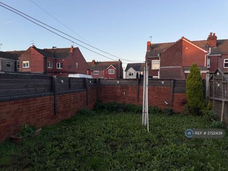 2 bedroom terraced house to rent - Photo 2