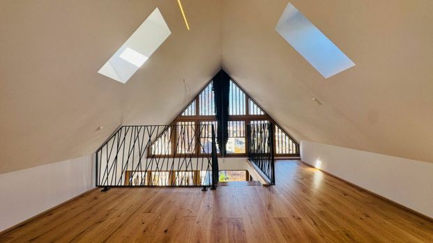 Helle, moderne 3½-Zimmer-Maisonettewohnung mit Wintergarten an idealer Lage in Itingen - Photo 1