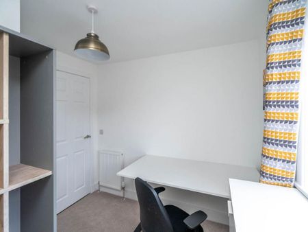 3 bedroom semi-detached house to rent - Photo 5