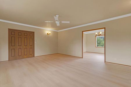 Spacious Family Home with Beautiful Outlook - Photo 2