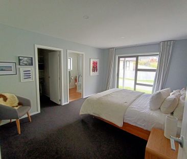 Charming 3BR Home in Whitby, Porirua - Photo 6