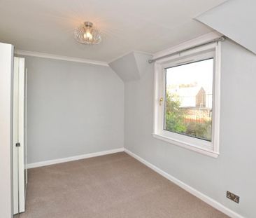 3 bedroom flat to rent - Photo 6