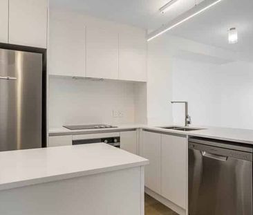 Modern 2 Bedroom Apartment - Photo 2