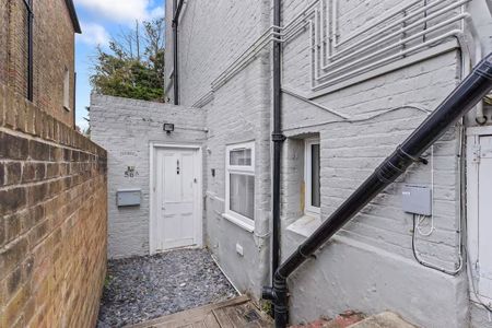 2 Bed Semi-Detached House, Drewstead Road, SW16 - Photo 3
