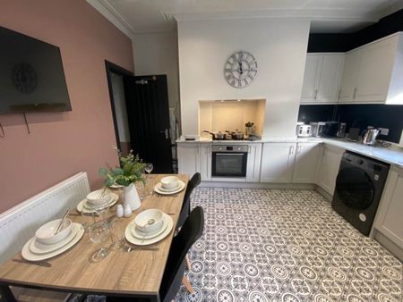 Warrels Place (Room 4), Bramley, Leeds - Photo 4