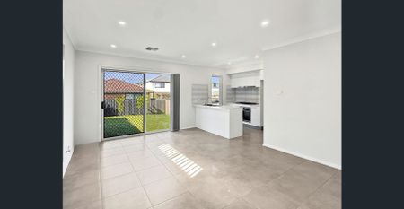 Near-New Spacious Five-Bedroom Family Home with Multi-Room & Large Block - Photo 4