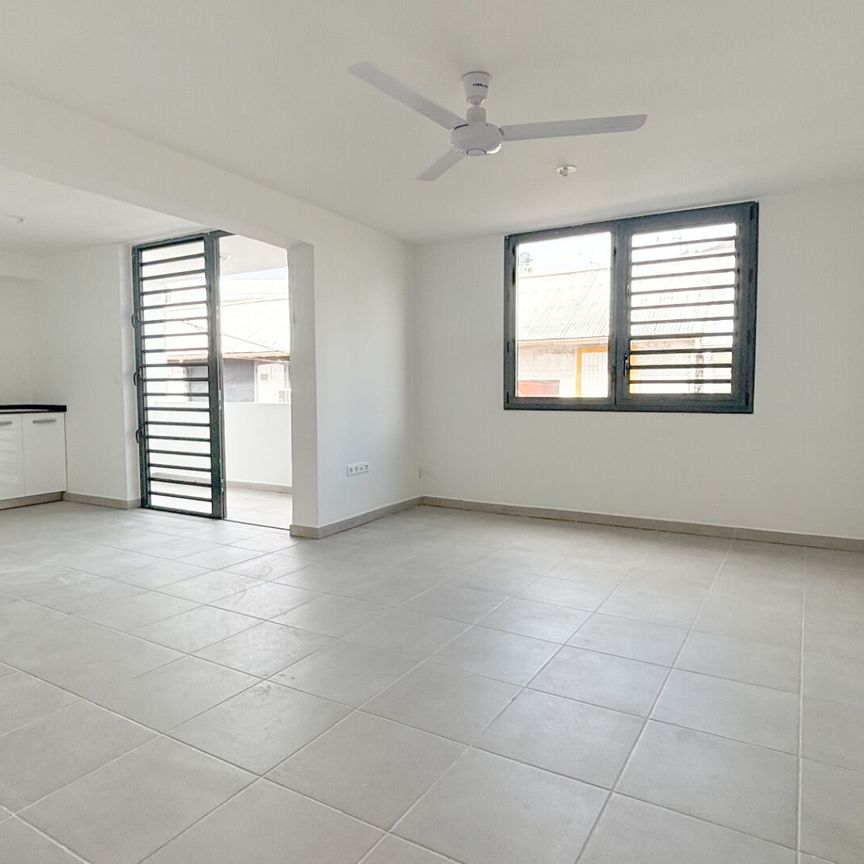 Location appartement 1 pièce, 26.80m², Fort-de-France - Photo 2