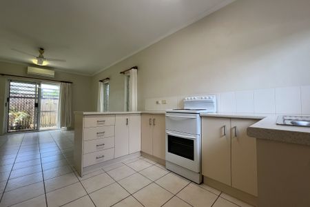 Neat & Convenient 1-Bedroom Unit with Courtyard in Mooroobool - Photo 4