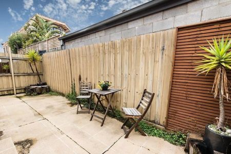 MORDIALLOC BAYSIDE & VILLAGE LIFESTYLE! - Photo 3