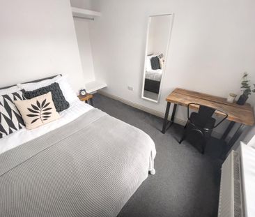 6 bedroom terraced house to rent - Photo 2
