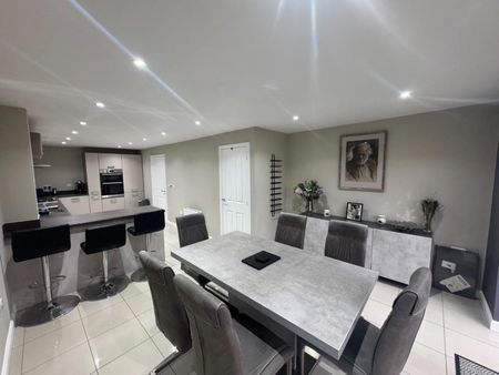 3 bedroom House To Let - Photo 3