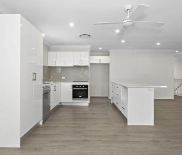 Modern Three Bedroom Townhouse - Photo 3