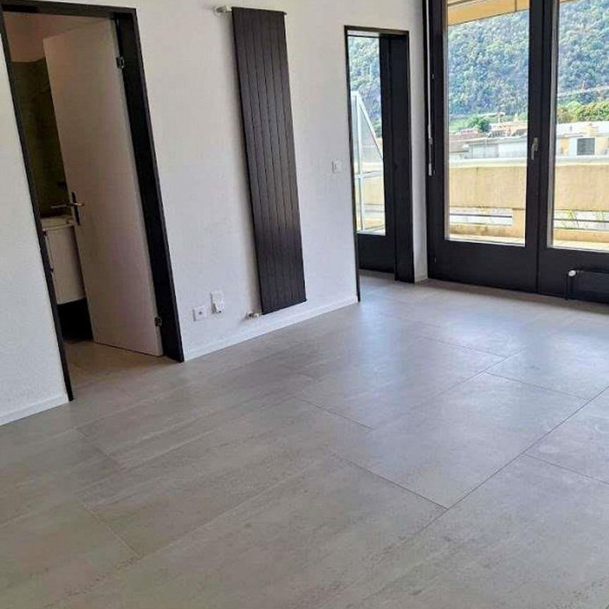 Möbliertes Attikaeinzimmer in der Innenstadt von Bellinzona zu vermieten - Foto 1