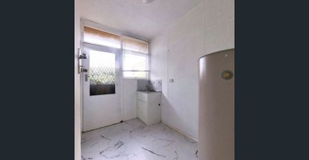 Family Home in Prime Viewbank Location - Photo 3