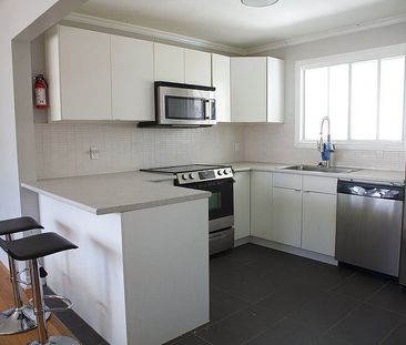 1148 Woodroffe Avenue - Photo 3