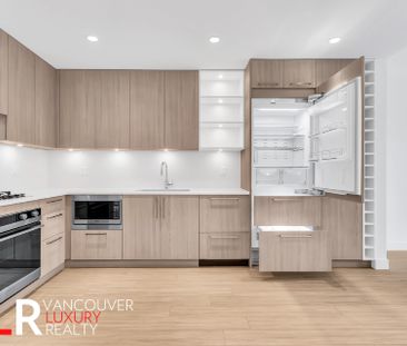 Condo in North Vancouver, BC - Photo 6