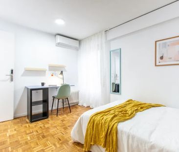 Calle del Pez Austral, Madrid, Community of Madrid 28007 - Photo 2