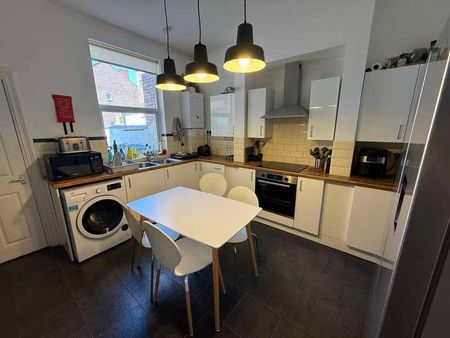 Station Road, NG10 - Photo 2