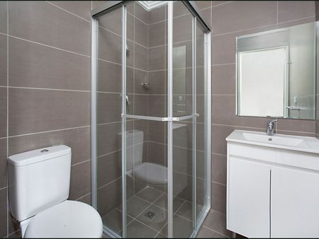 3 Bedroom Townhouse with 3 Bathrooms & 3 Car garage - Photo 5