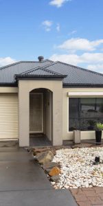 “LOCATION, CONVENIENCE, LIFESTYLE” - Photo 4