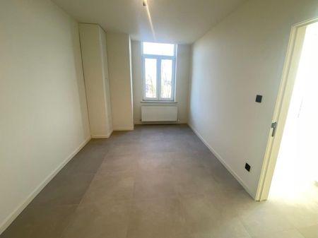 Gerenoveerd modern appartement met alle voorzieningen - Photo 2