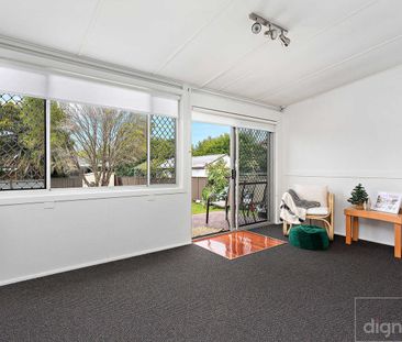 DELIGHTFUL HOME FOOTSTEPS TO BEACHES AND RESERVES - Photo 2