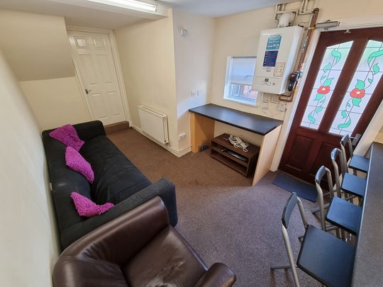 5 Bed Student Accommodation - Photo 1