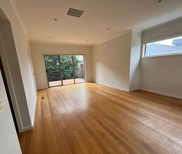 Low-maintenance designer living! - Photo 4