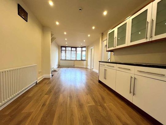 Pavilion Way, Ruislip, HA4 - Photo 1