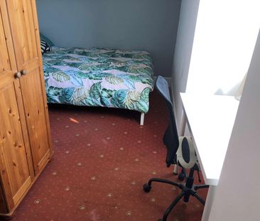 Bright and airy Large double room in the city centre Room 4 - Photo 6