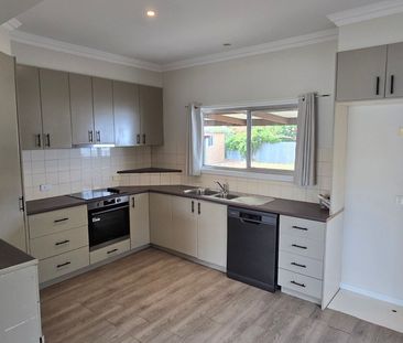 Three bedrooms - Photo 4