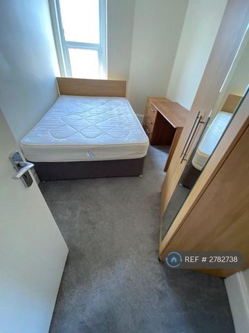 5 bedroom terraced house to rent - Photo 4