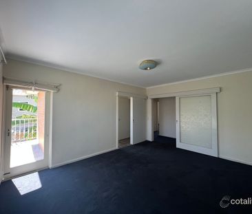 Ivanhoe East - Photo 2