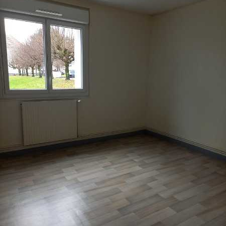 Location : Appartement 4 pièces 71 m2 – VIEUX CHARMONT - Photo 3