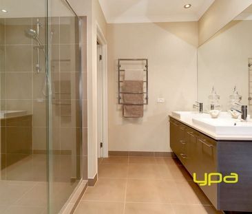 Spacious Living!! - Photo 5