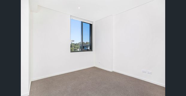 Two-bedroom apartment with water views and high ceiling - Photo 1