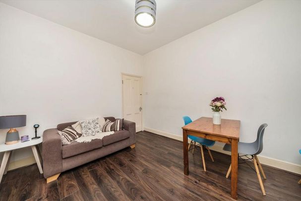 3 bedroom flat to rent - Photo 1