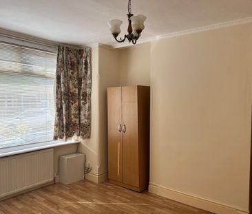 3 Bed Terraced House, Aveling Park Road, E17 - Photo 4