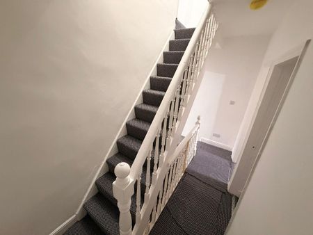 4 bedroom terraced house to rent - Photo 2