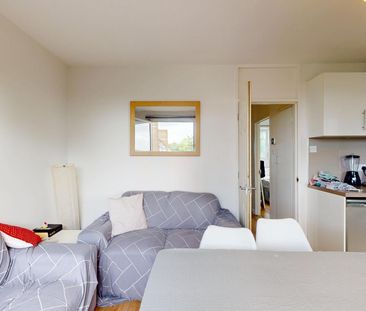 22 Corringham House (ii) – Room 4 - Photo 2