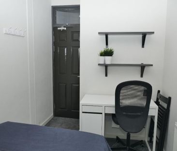 4 bedroom terraced house to rent - Photo 3