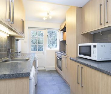 3 bedroom maisonette to rent - Photo 2