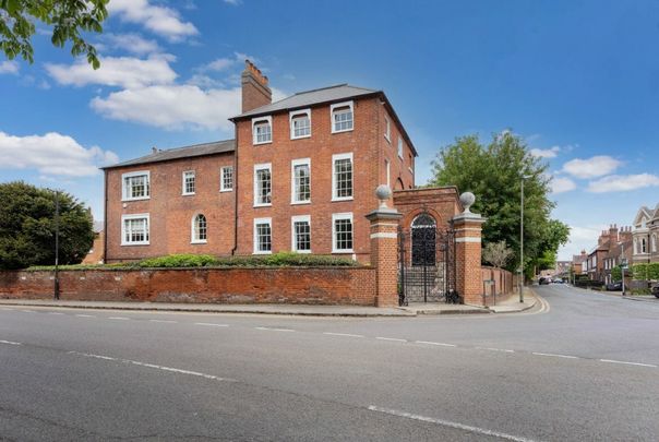 Datchet Lodge, Datchet - Photo 1