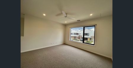 Modern Townhouse for Lease in Burwood East - Photo 4