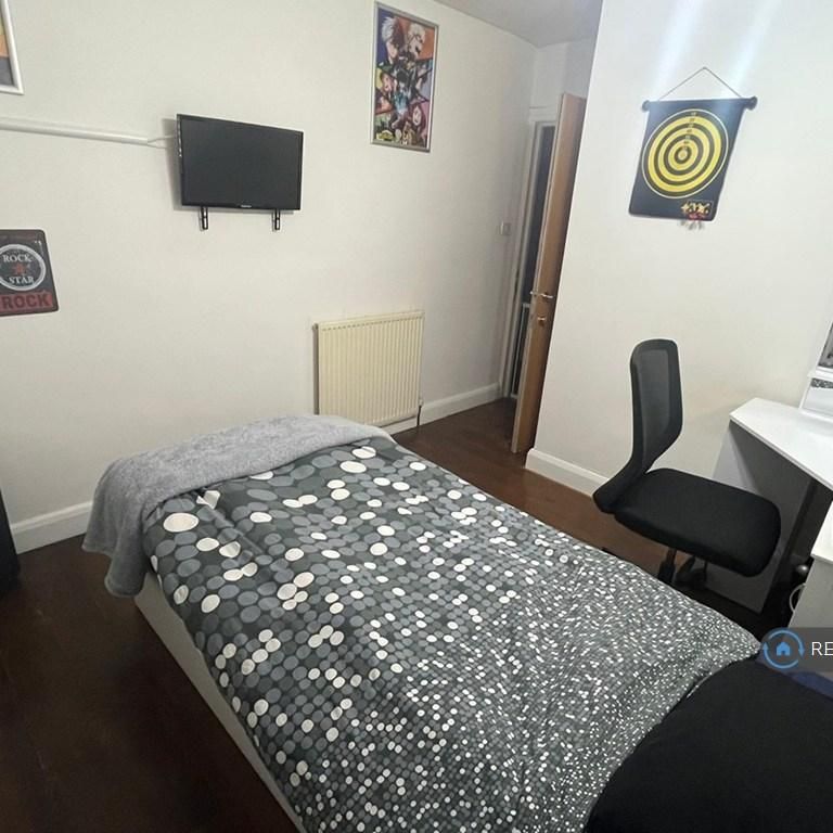 1 bedroom in a house share to rent - Photo 1