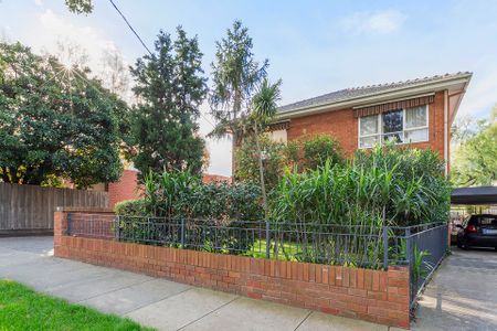 6/15 Malvern Grove, Caulfield North. - Photo 2