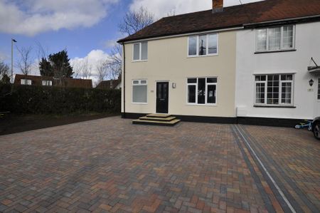 3 bedroom end of terrace house to rent - Photo 2